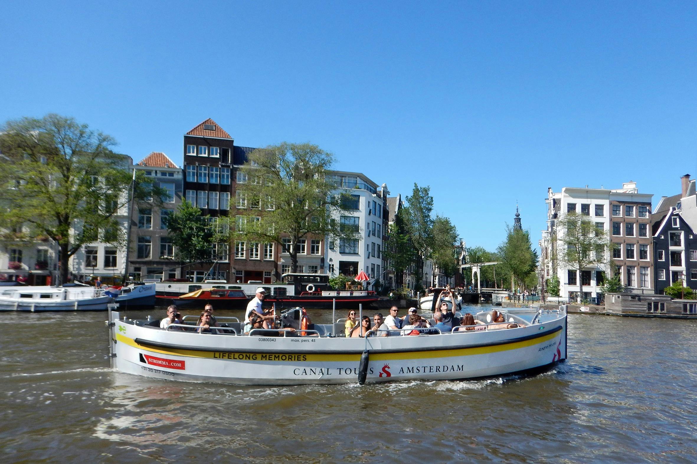 Open boot door de Amsterdamse grachten