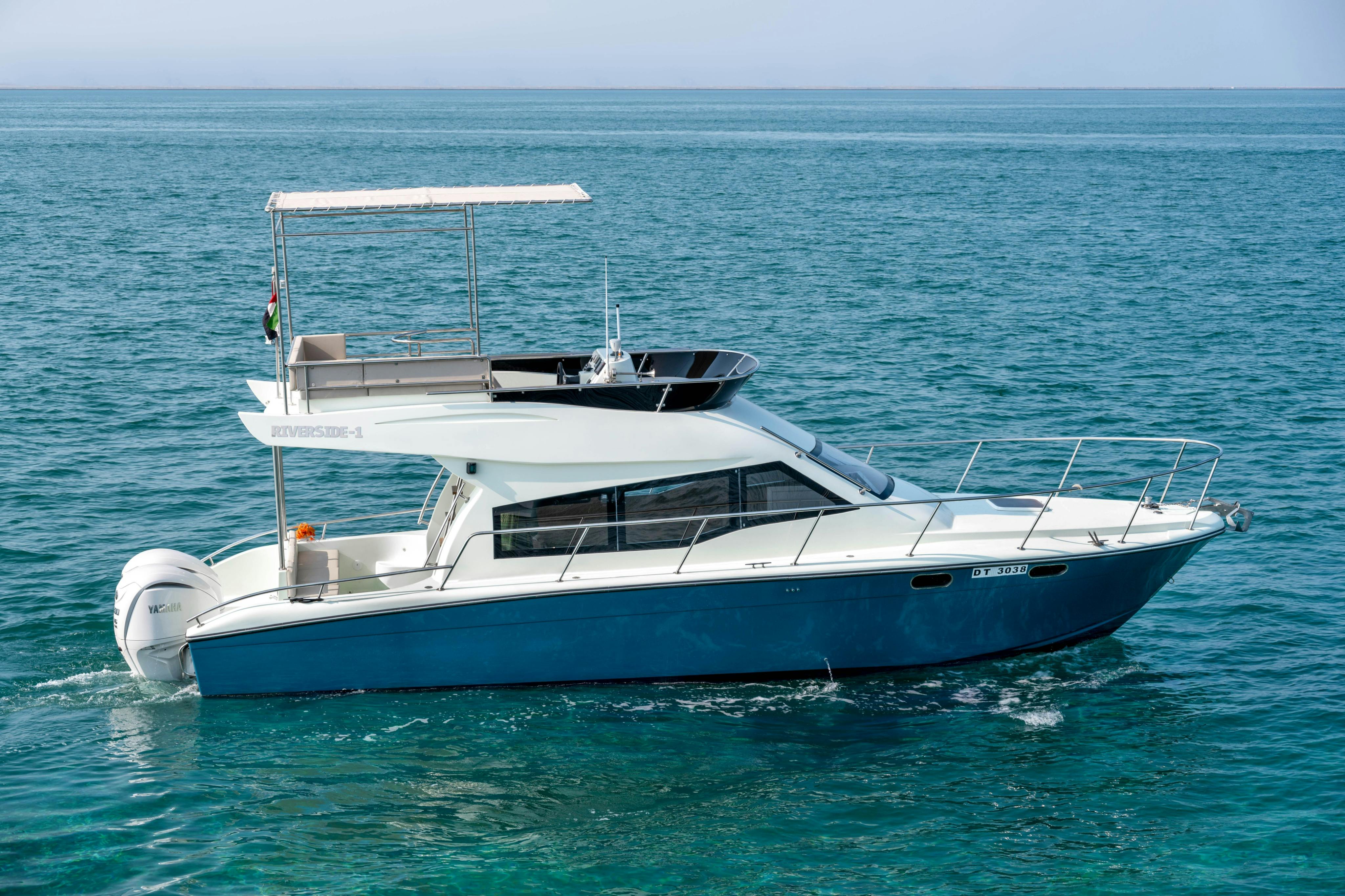 Dubai Harbour: 40-Ft Yacht Charter 3