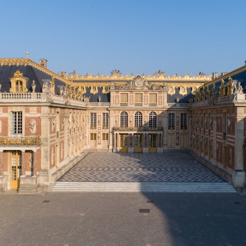Tootbus Paris: Hop-On Hop-Off + Entry Ticket to Versailles with Transport