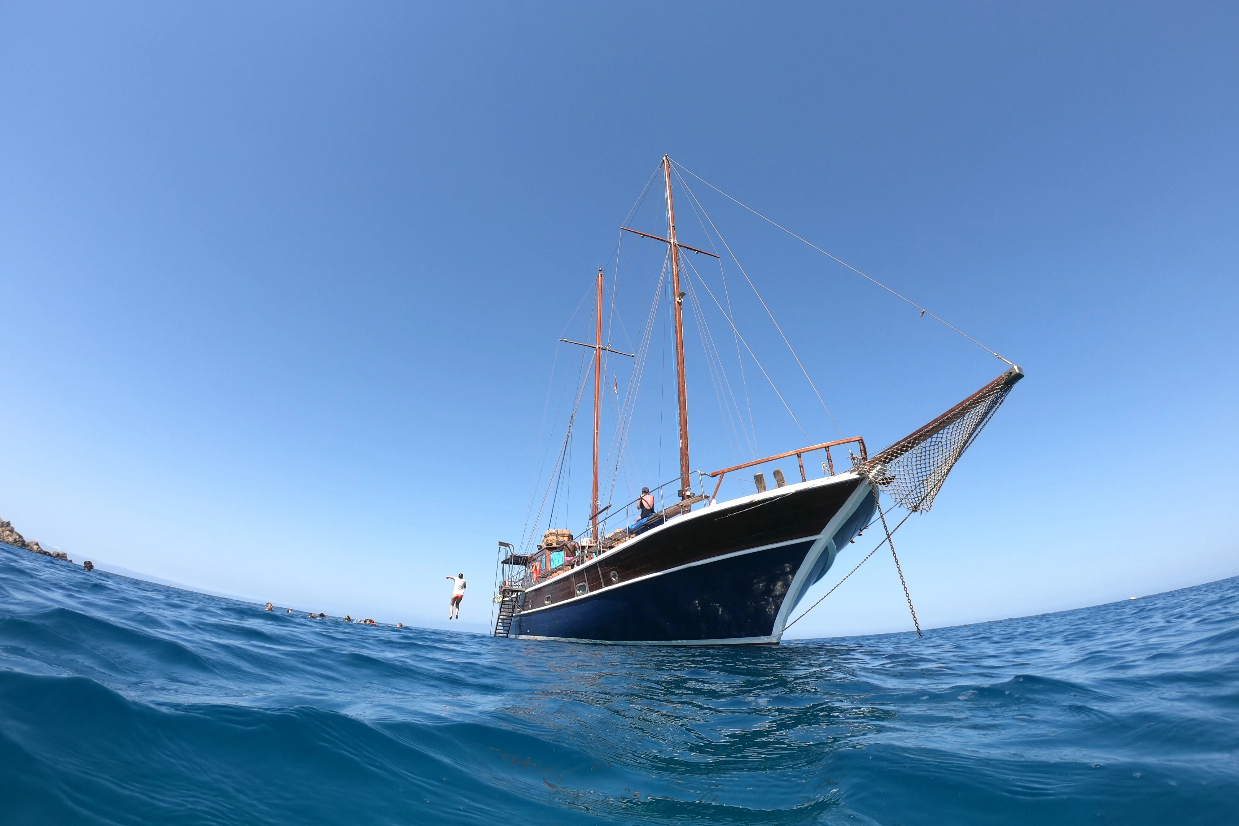 Gozo & Comino: Cruise + Lunch + Transfer + Open Bar