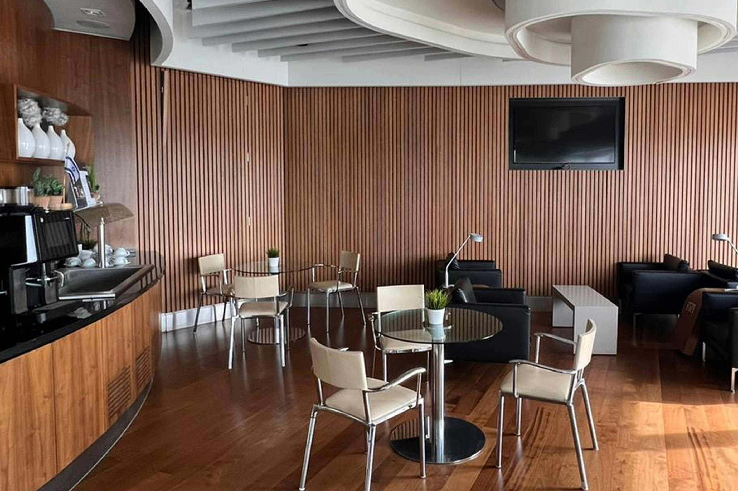 Blush Lounge från Plaza Premium Group (avgångar, terminal 4)