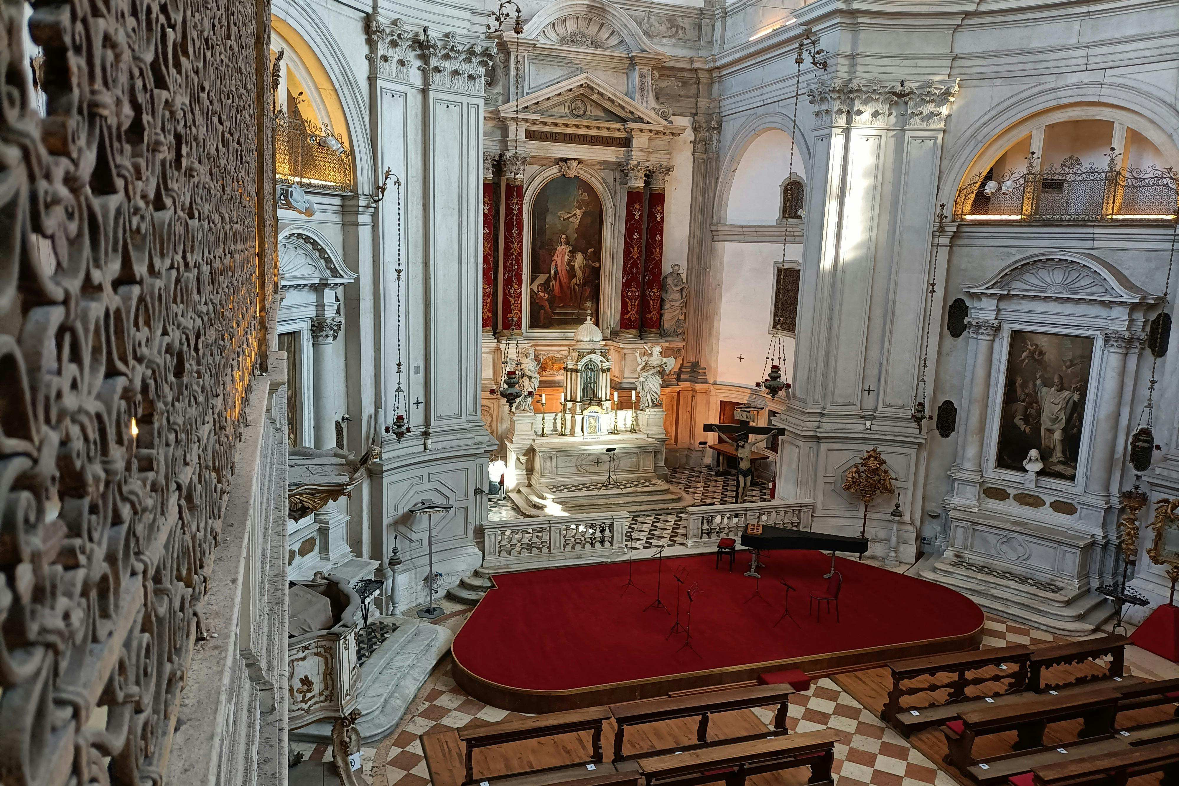 Altare e palco