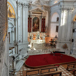 Altare e palco
