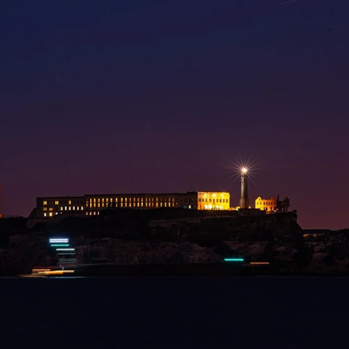 São Francisco: Visita nocturna ao interior de Alcatraz + passeio de barco de 1 hora - Photo 3