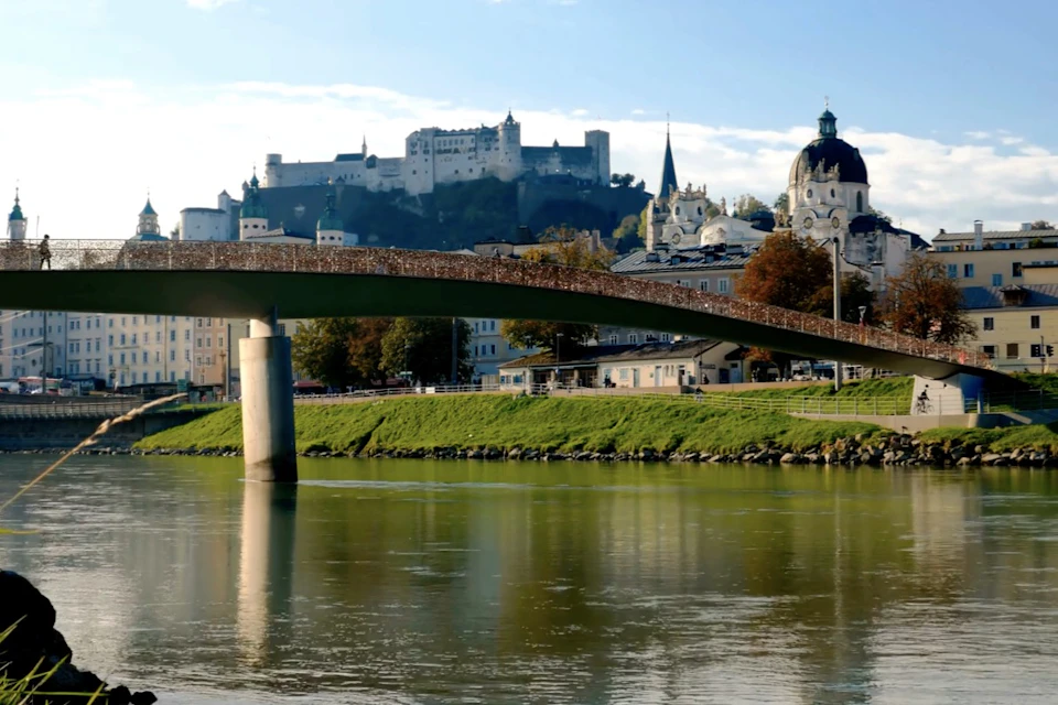 Discover Salzburg and the mountains on a bike!