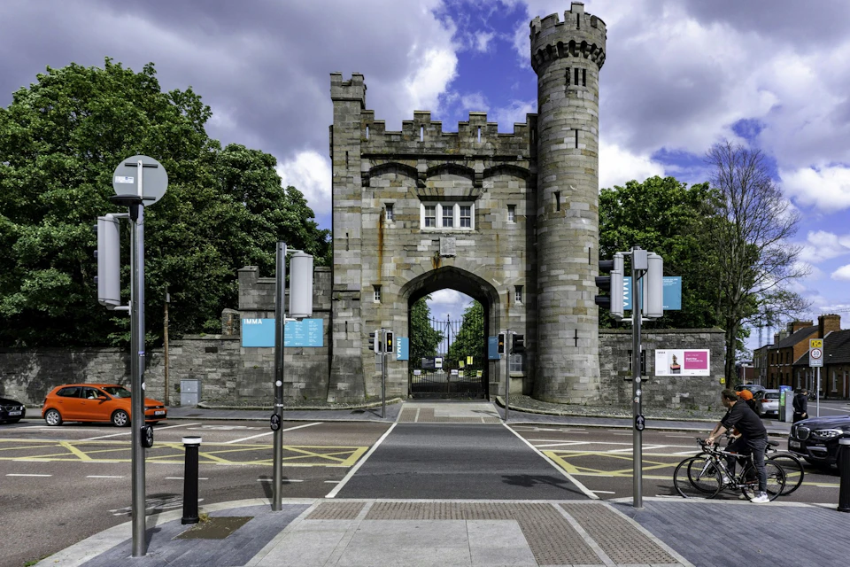 Beautiful arch included in the game route.