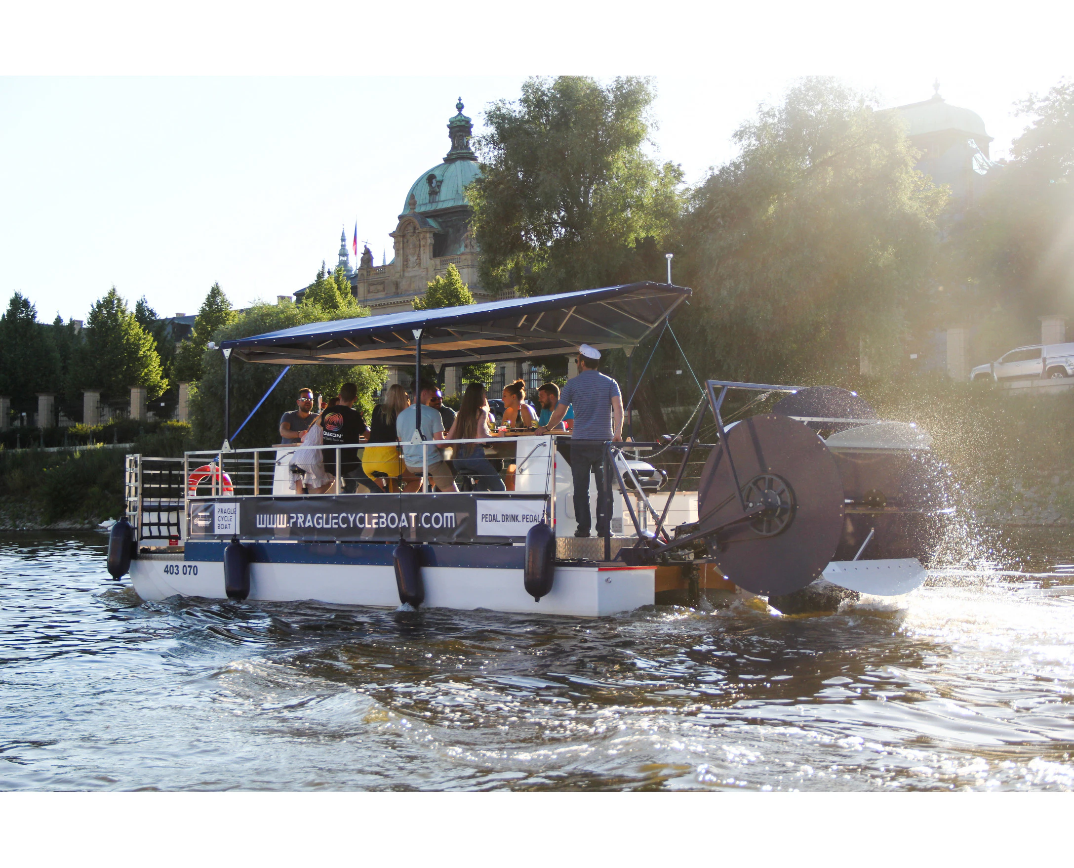 Prague: Cycle Boat Rental with Unlimited Drinks