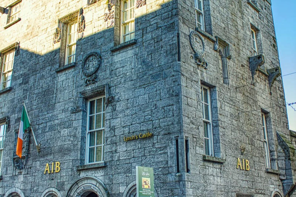 Lynch's Castle in Shopstreet , Galway