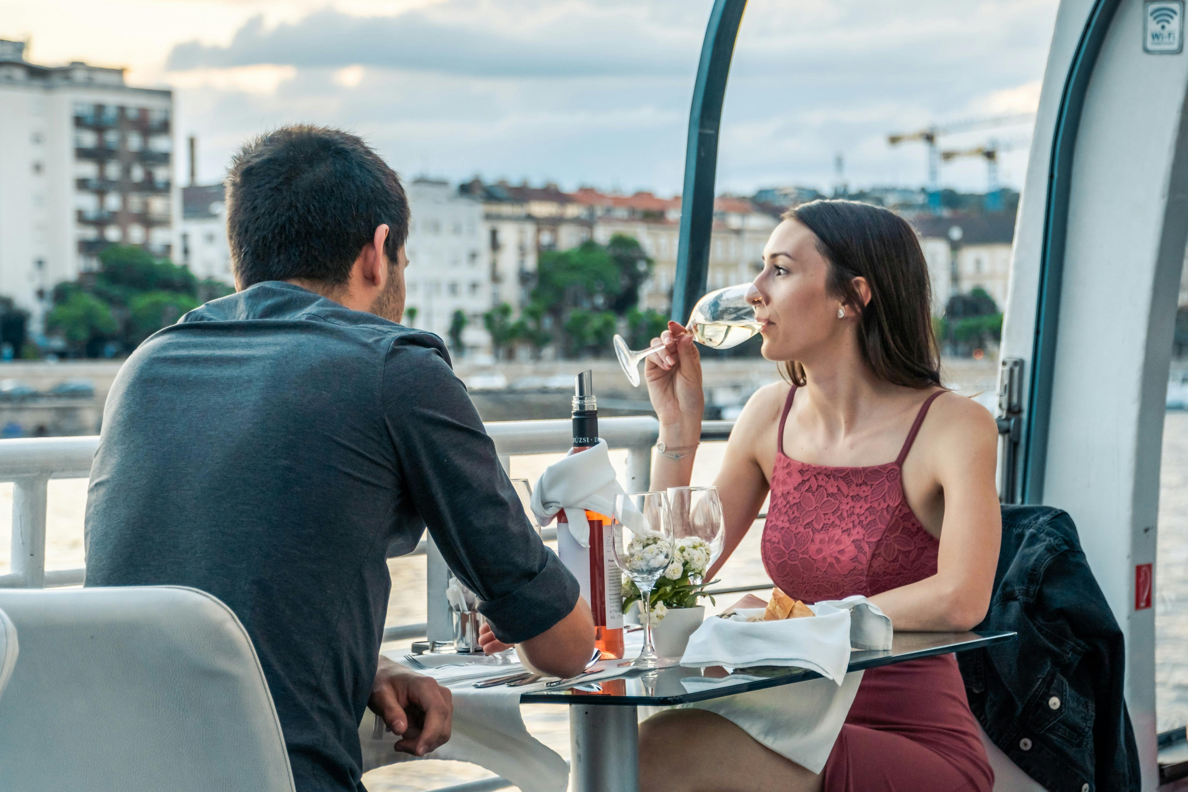 Budapest: Dinner Cruise + 1 Drink + Live Music 4