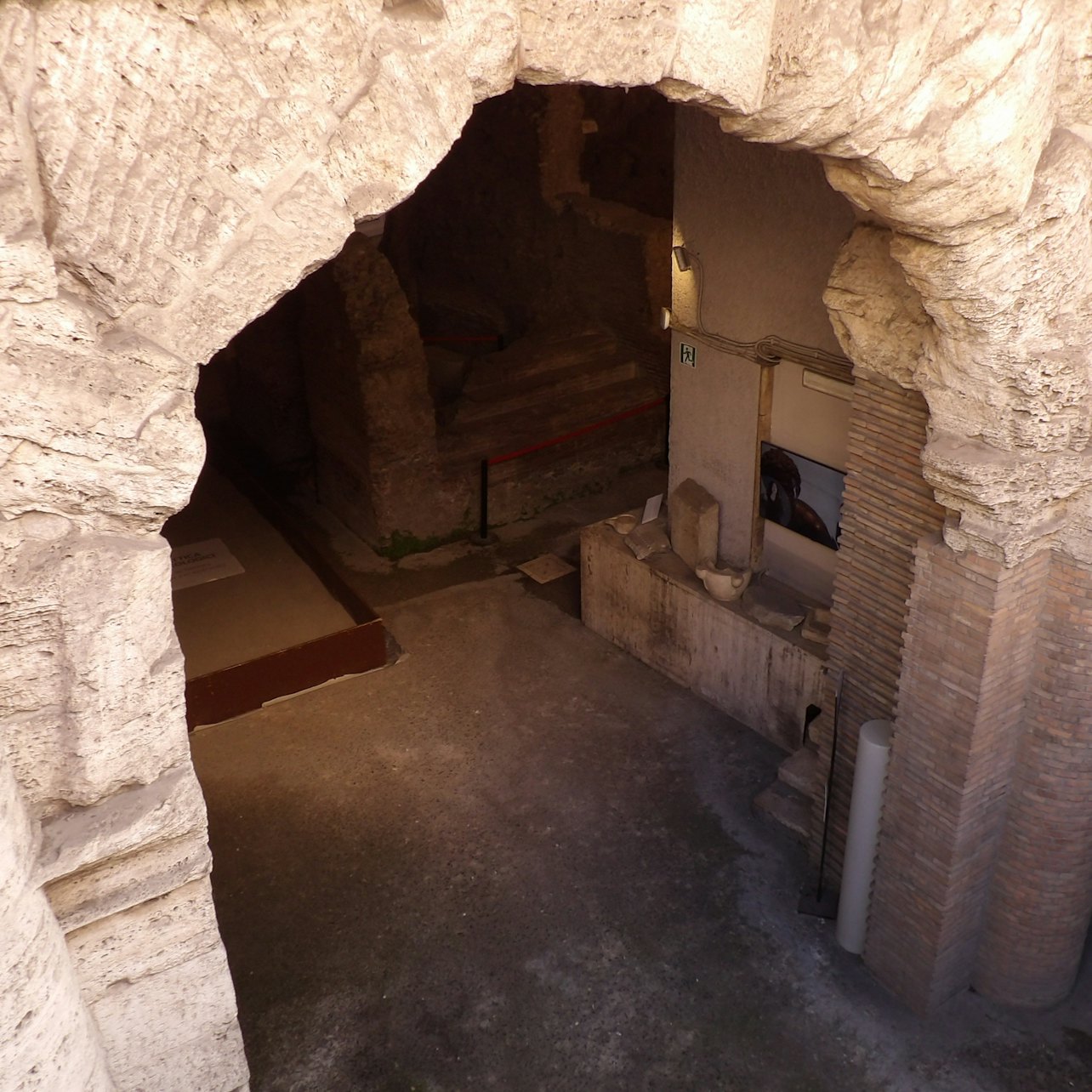Tour subterráneo de la Fontana de Trevi y Navona - Alojamientos en Roma