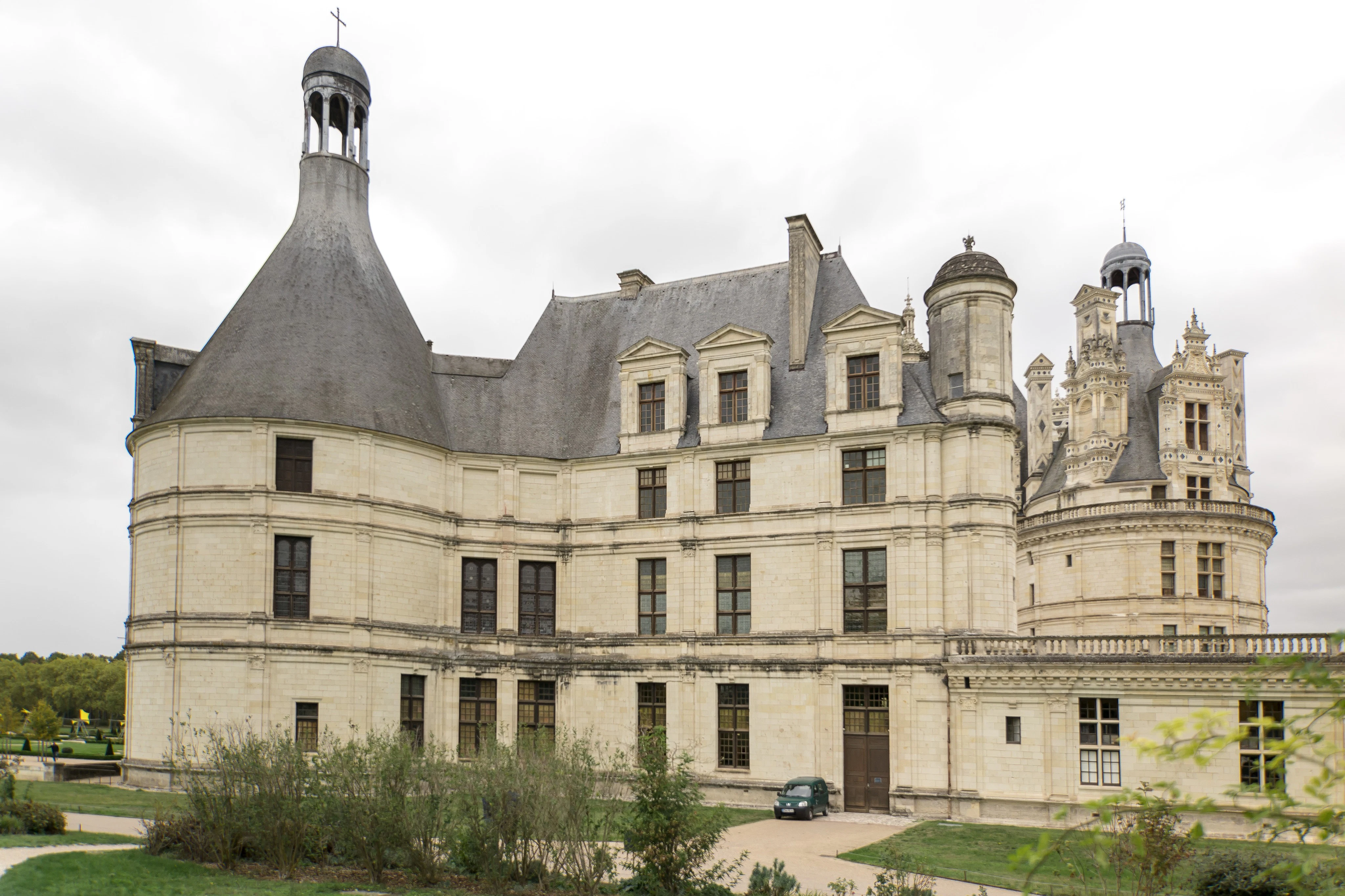 Loire Valley: Transport + Entry to 3 Castles with Audio Guide