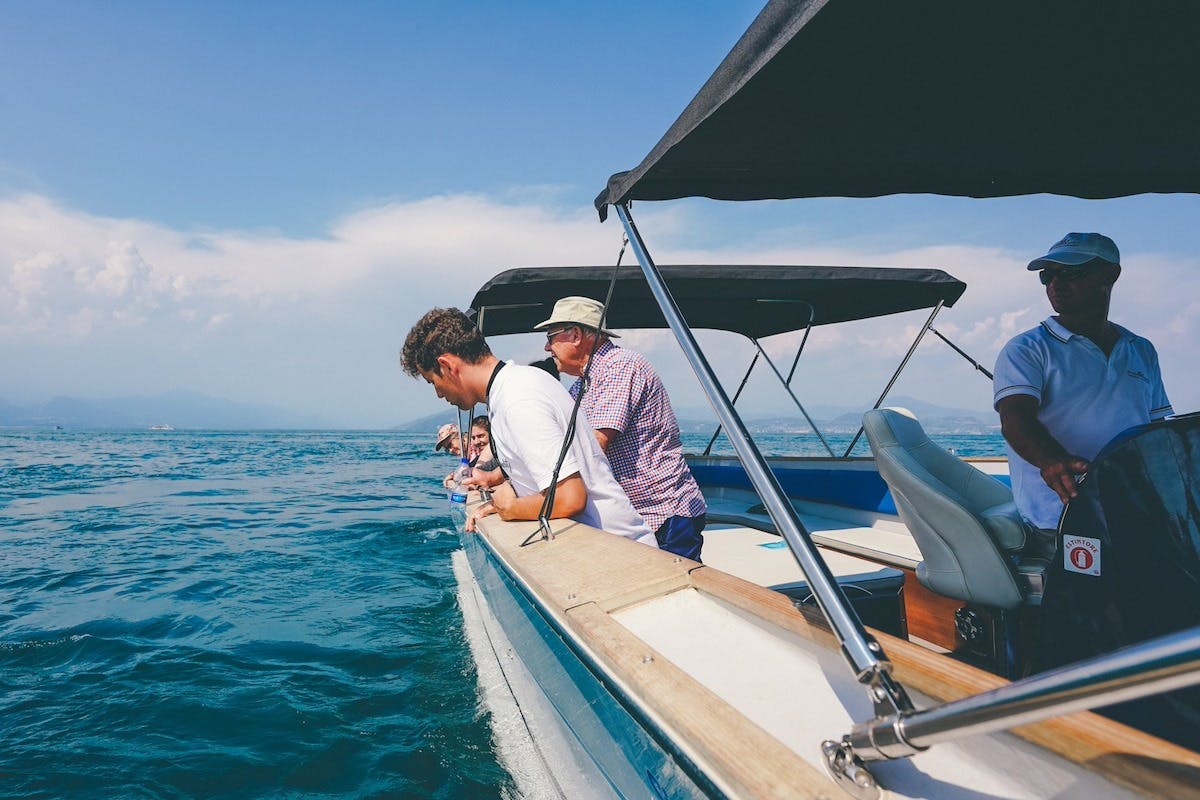 Boat tour with guide