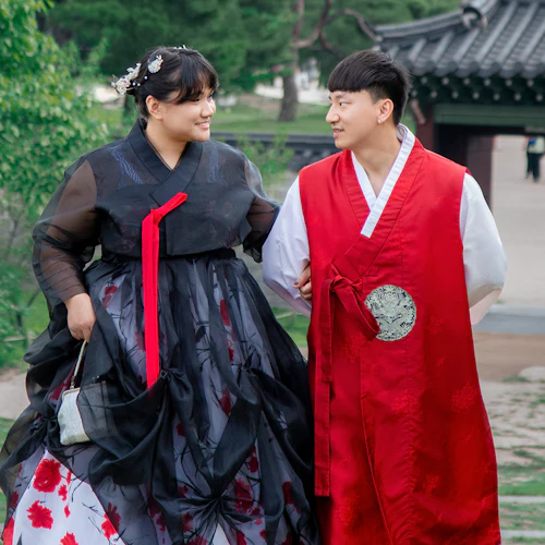 Daehan Hanbok: Gyeongbokgung Hanbok Rental & Photoshoot Experience - Photo 20