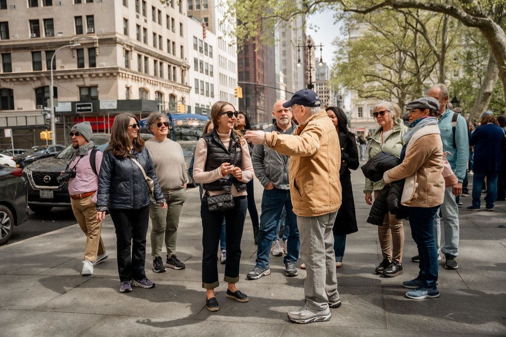 Incontrare e accogliere gli ospiti nel luogo di ritiro.