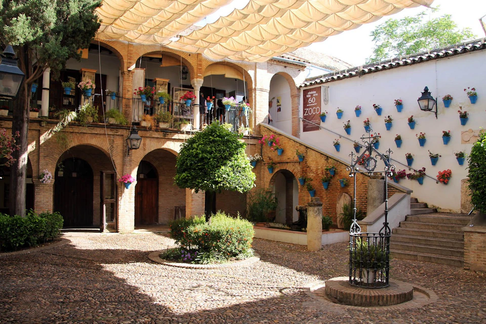Artisans' market.