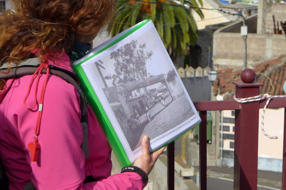 Guide detail with a folder of an old image of the water channels