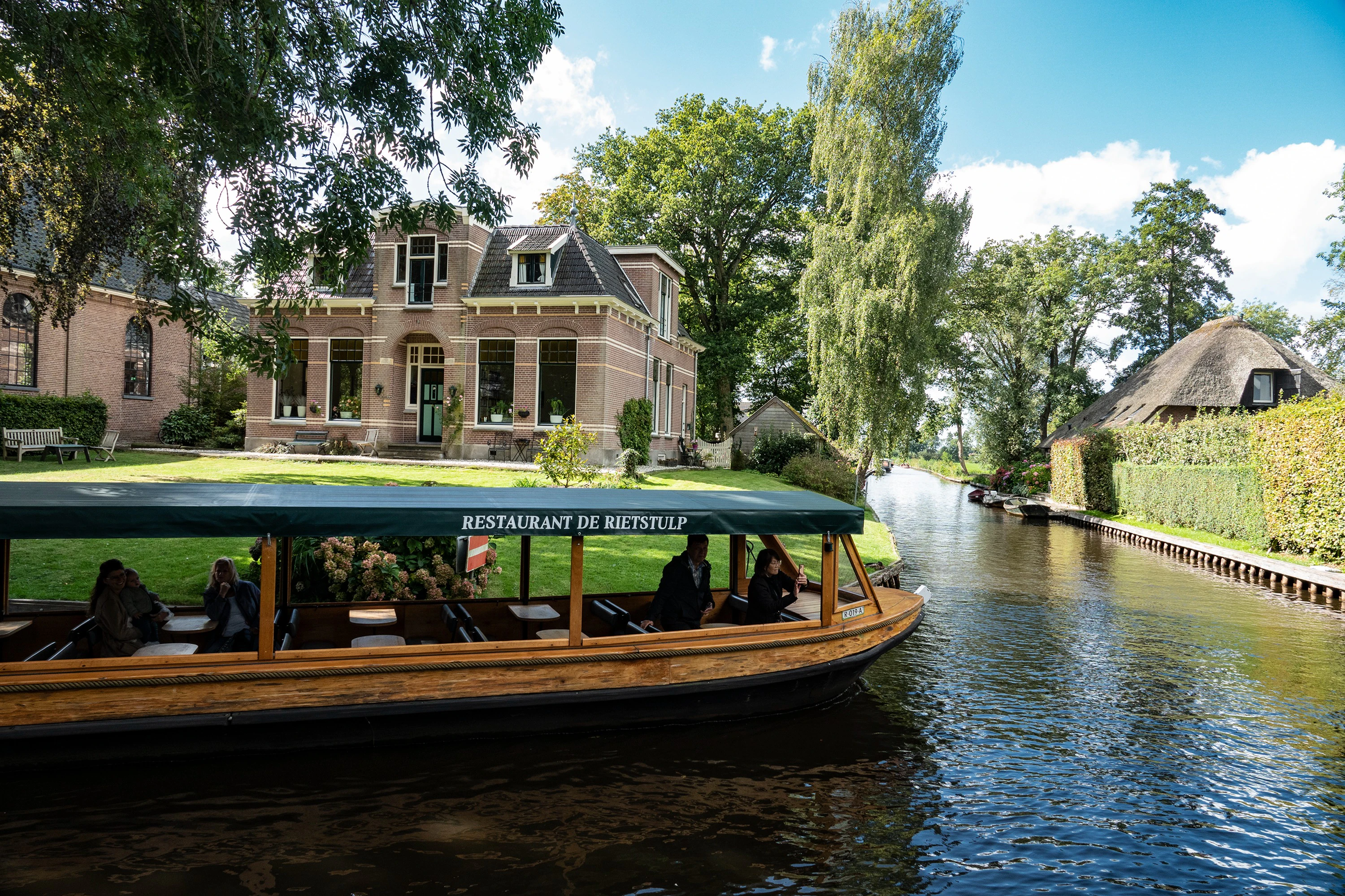 Giethoorn: Transport + Boat Trip