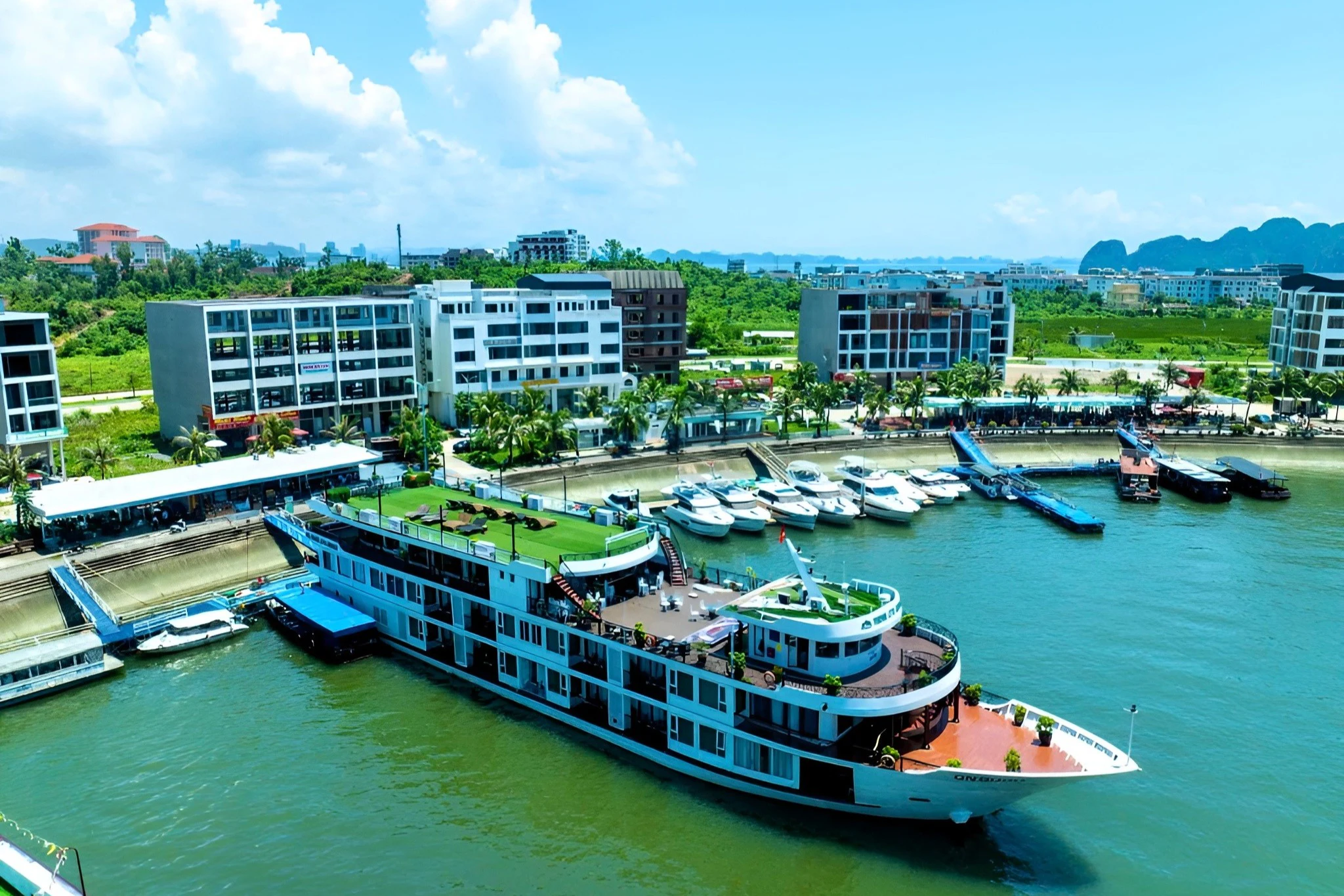 Ha Long Bay: 2D1N Verdure Lotus Cruise + Sung Sot & Ti Top + Meals