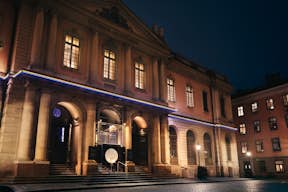 Nobelpreismuseum bei Nacht