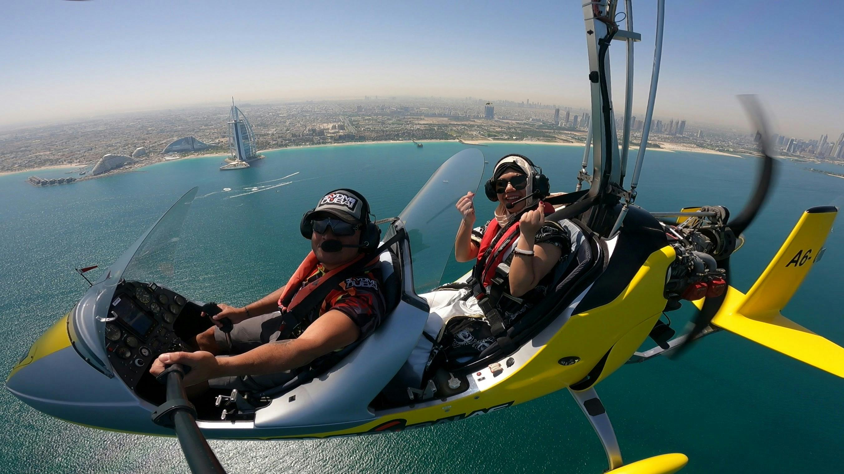 ドバイのジャイロコプター飛行：手のひらの上の20分ツアー（写真と