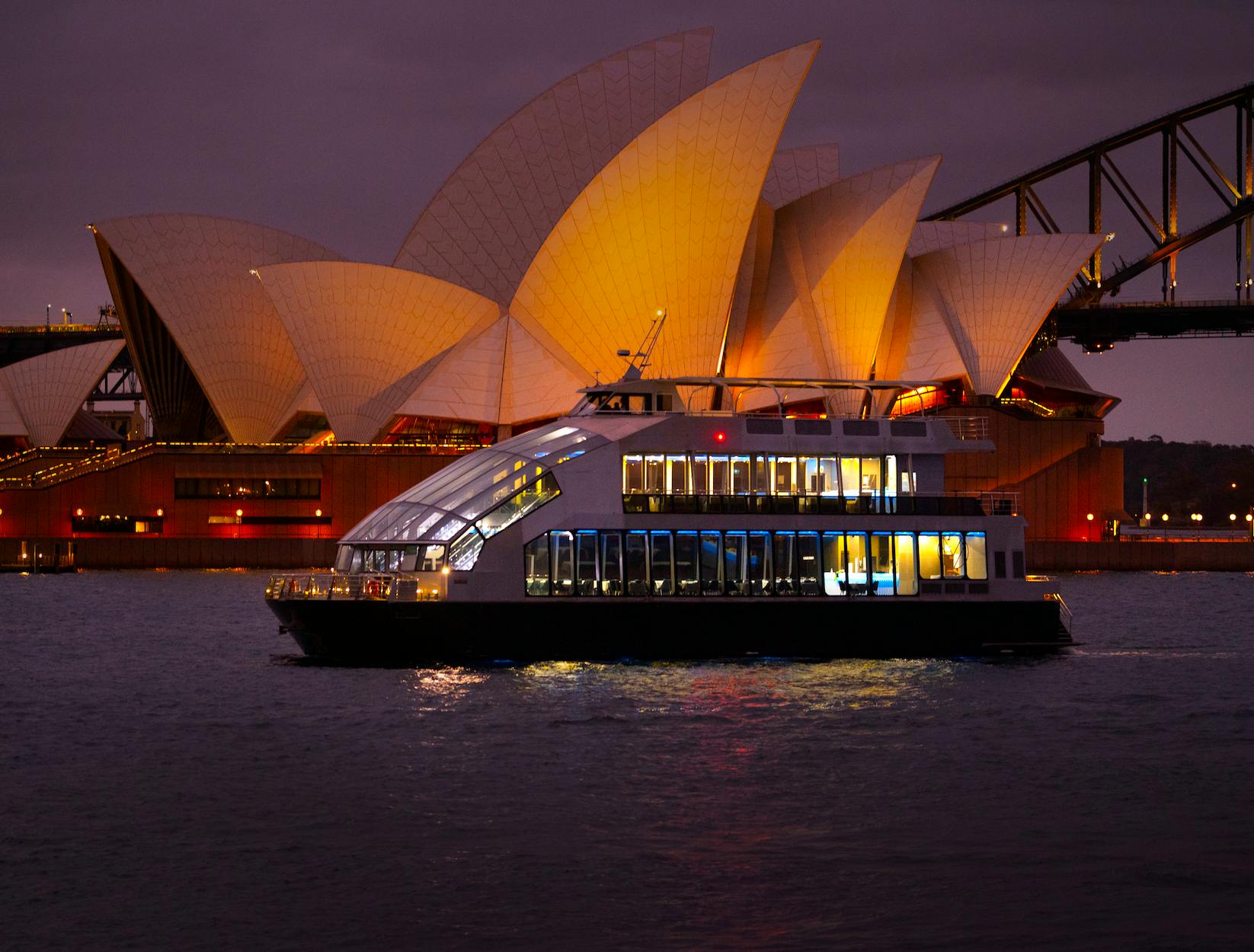 Sydney: Vivid Sydney Clearview Glass Boat Dinner Cruise 4