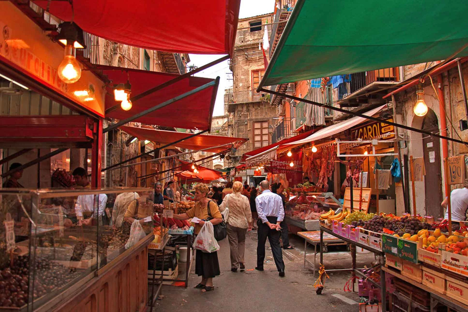 Palermo: Guided Vucciria Market Food Tour