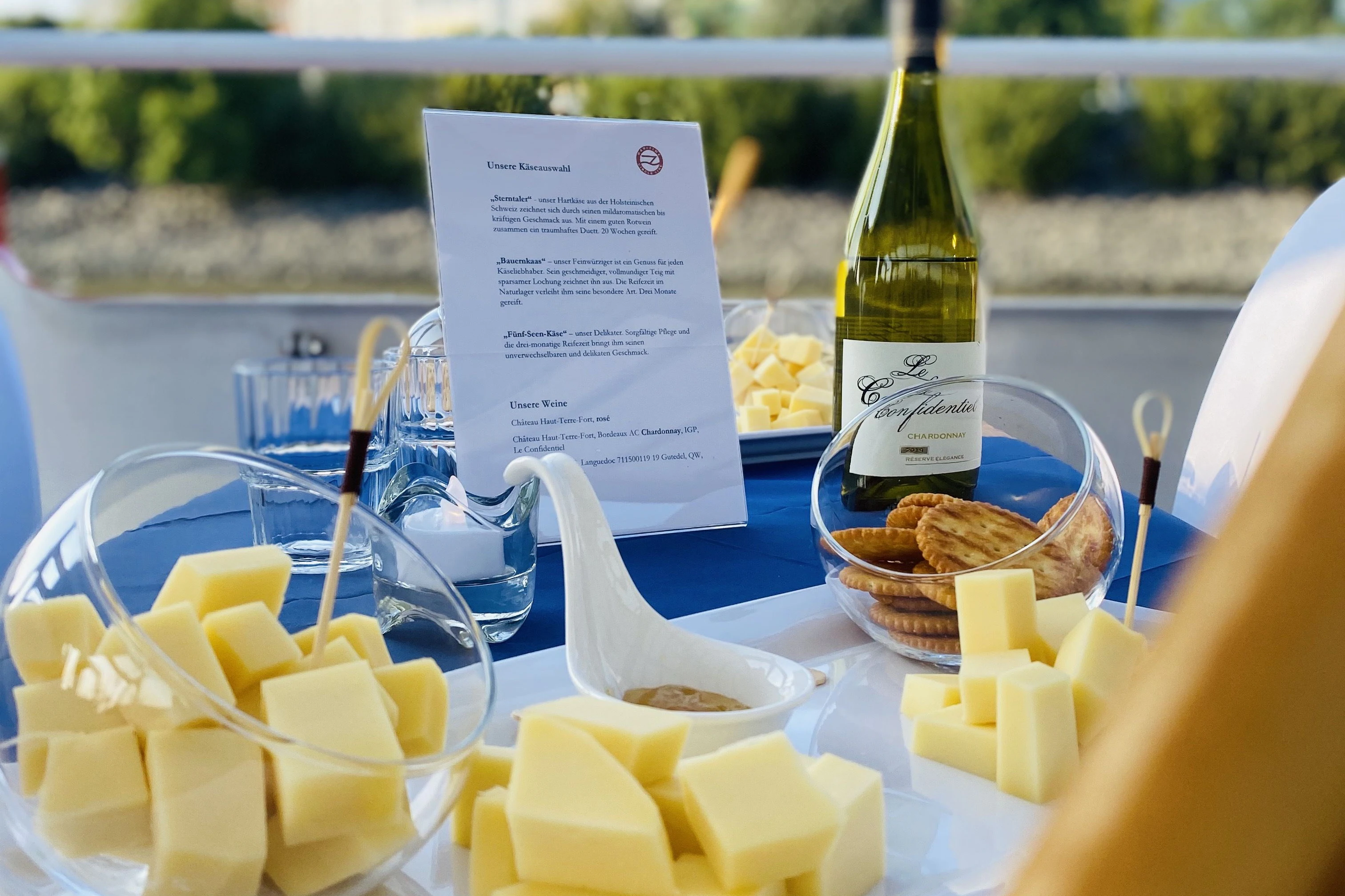Hamburg: Harbor Cruise + Cheese & Wine