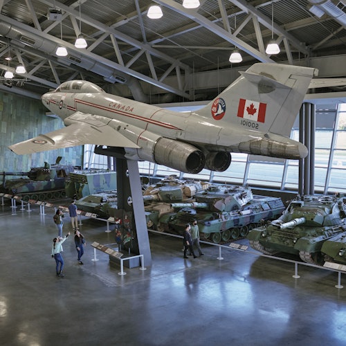 Museo de la Guerra de Canadá: Saltar la línea