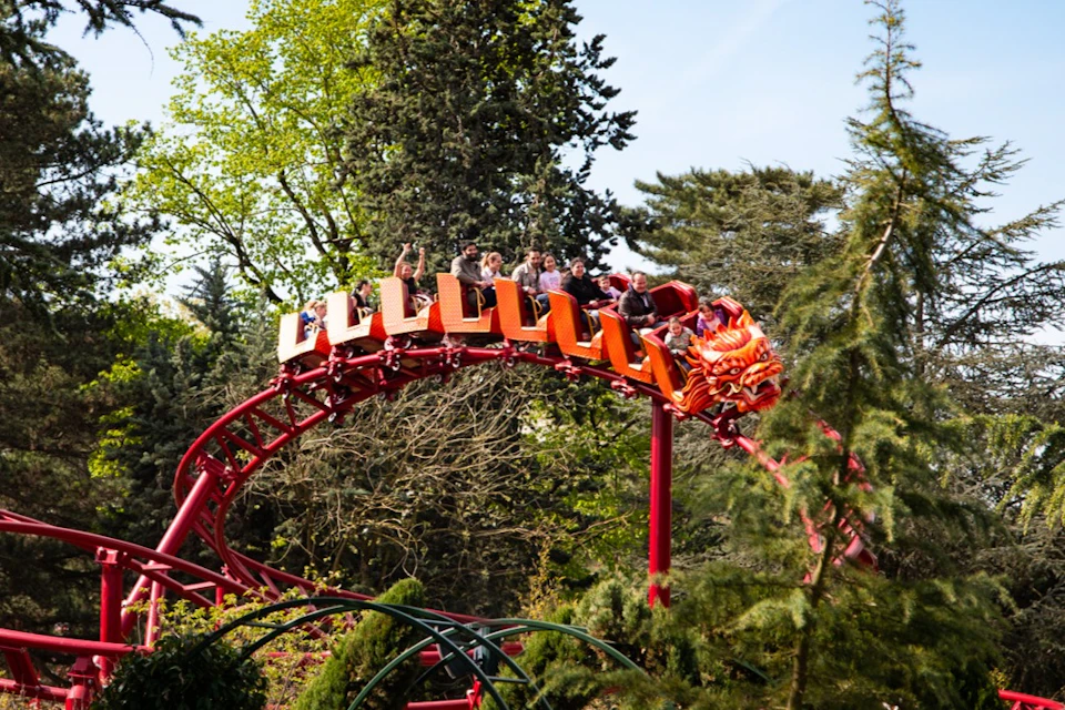 Roller coaster: Dragon Challenge