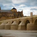 Roman bridge och moské