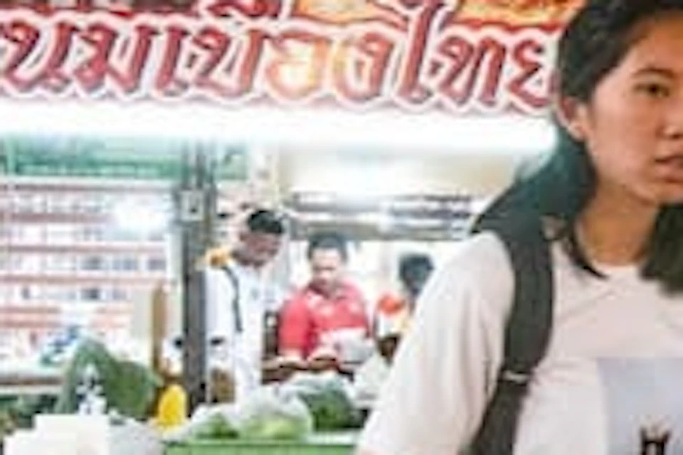 Food vendors in the market