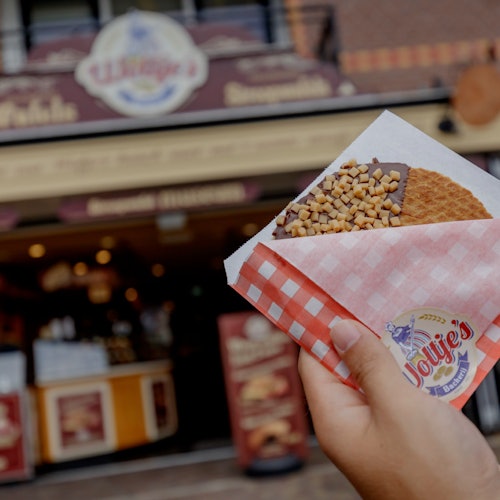 Volendam: Woltjes Bakery Stroopwafel Demonstration & Tasting Volendam: Woltjes Bakery Stroopwafel Demonstration & Tasting