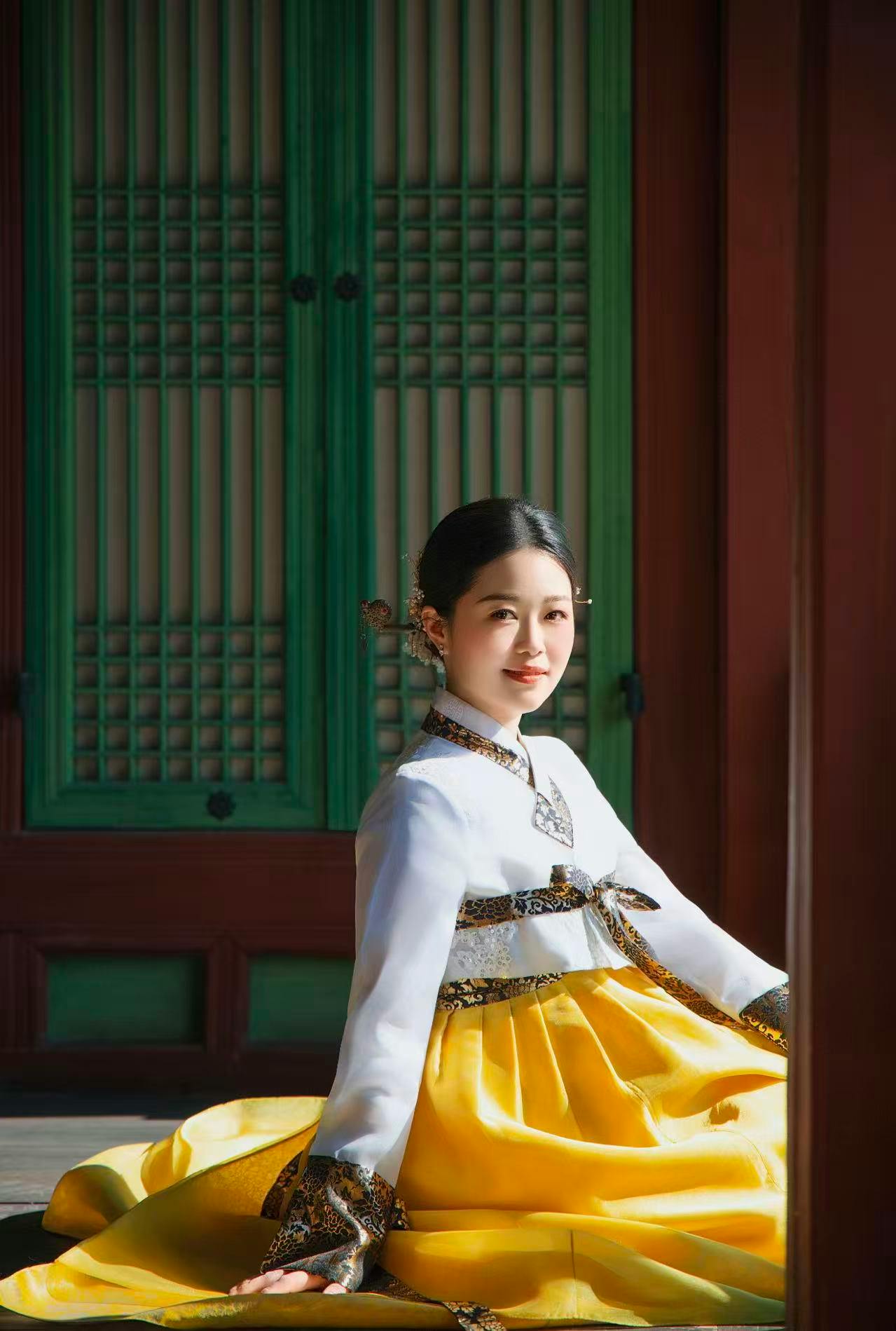 Palacio de Gyeongbokgung, barrio de Bukchon Hanok y Palacio de Changdeokgung: conjunto de hanbok de lujo + peinado coreano
