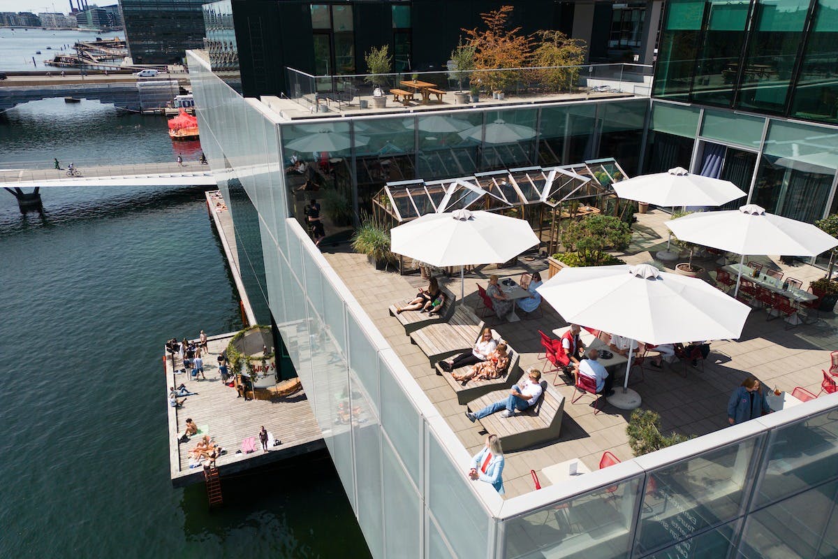 DAC는 BLOX 건물 내부에 있습니다.