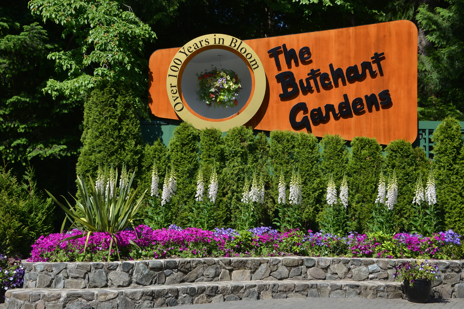 Roundtrip Transport from Victoria to Butchart Gardens