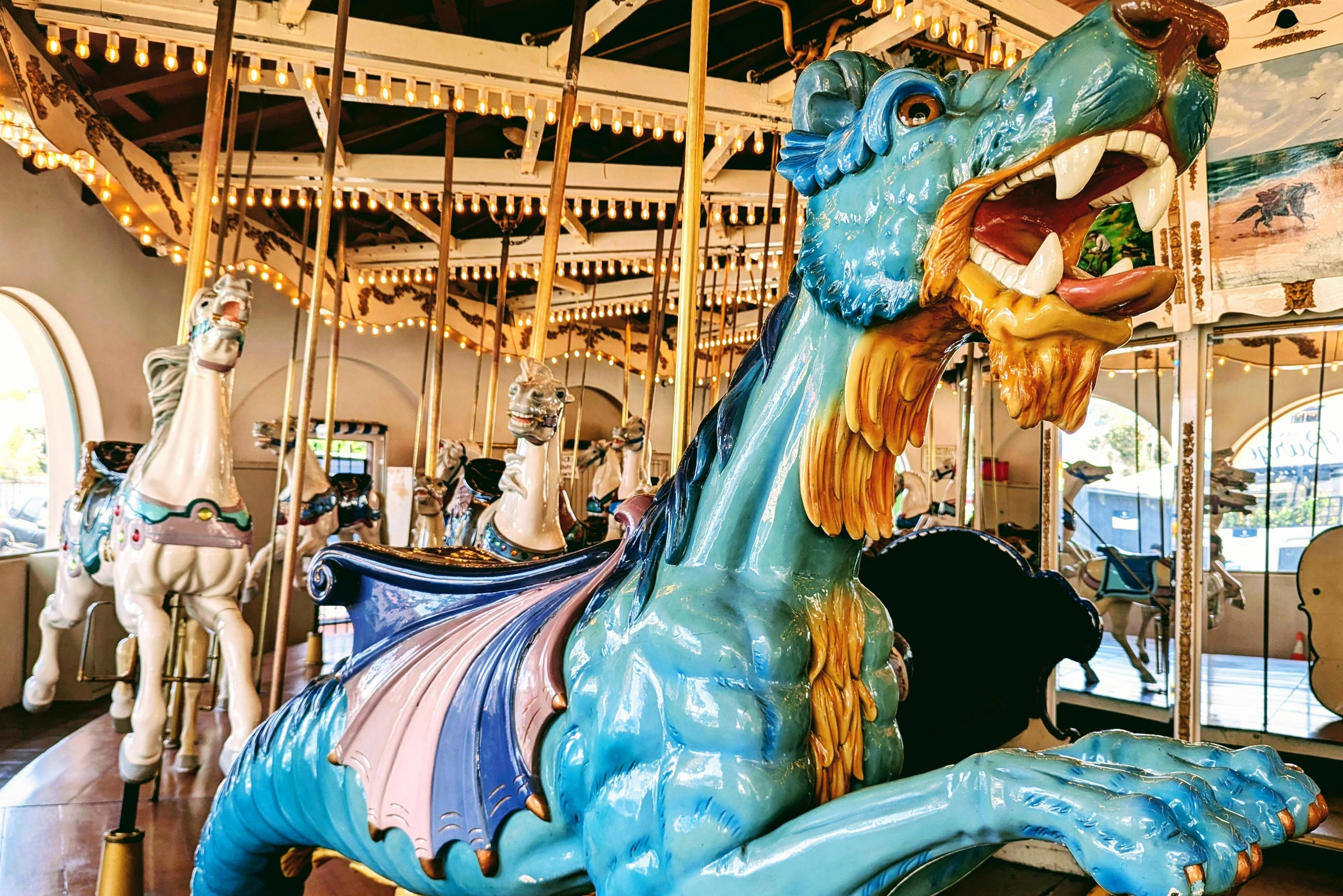 历史悠久的海港村旋转木马