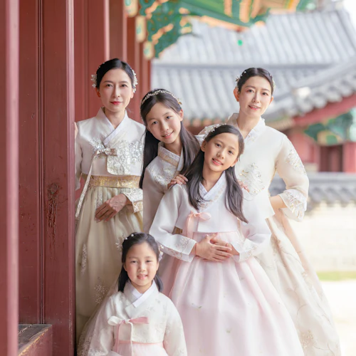Gyeongbokgung Palace, Bukchon Hanok Village & Changdeokgung Palace: Premium Hanbok Set + Korean Hairstyle - Photo 6