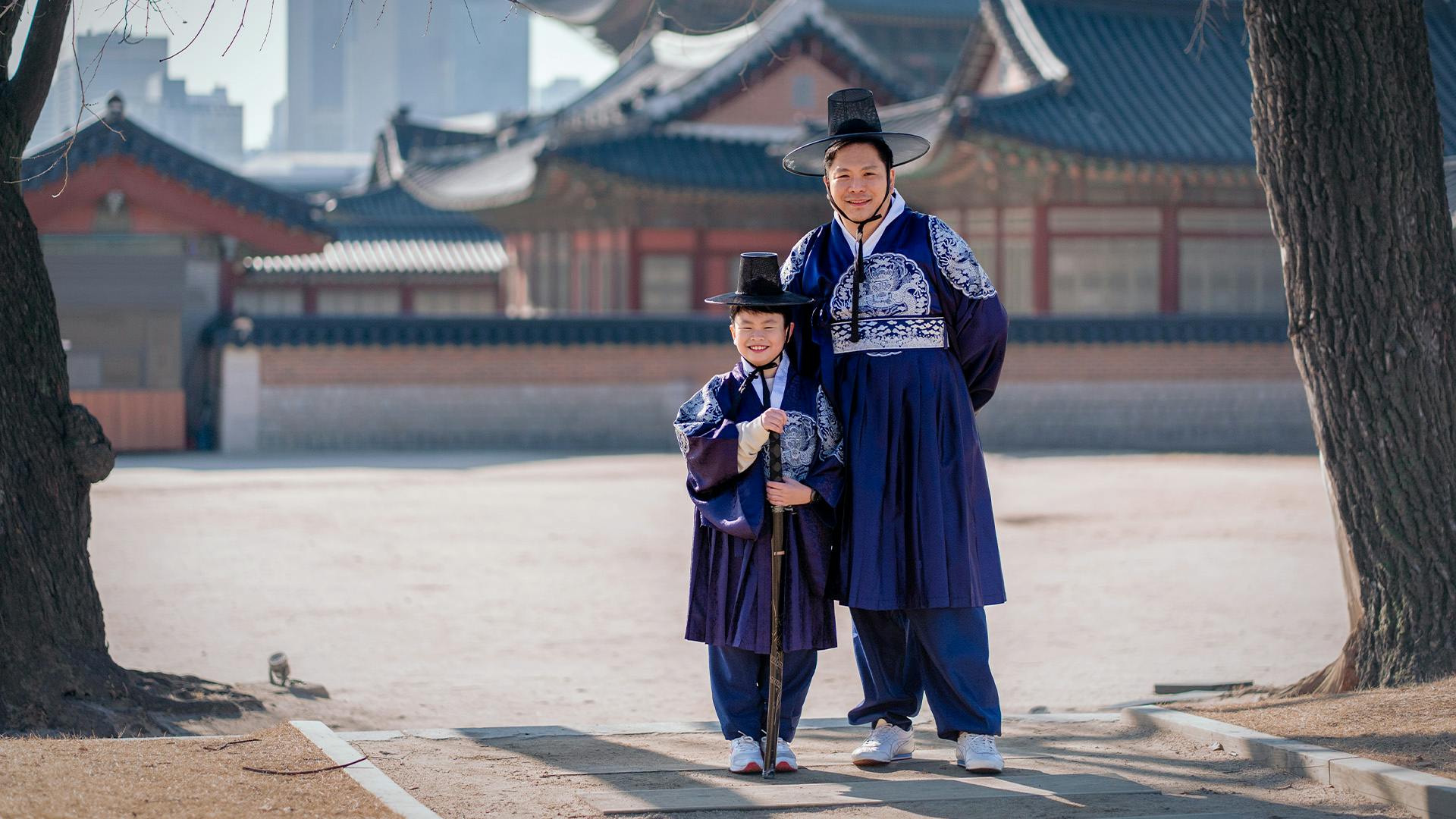 Daehan Hanbok: Gyeongbokgung Hanbok Rental & Photoshoot Experience - Photo 8