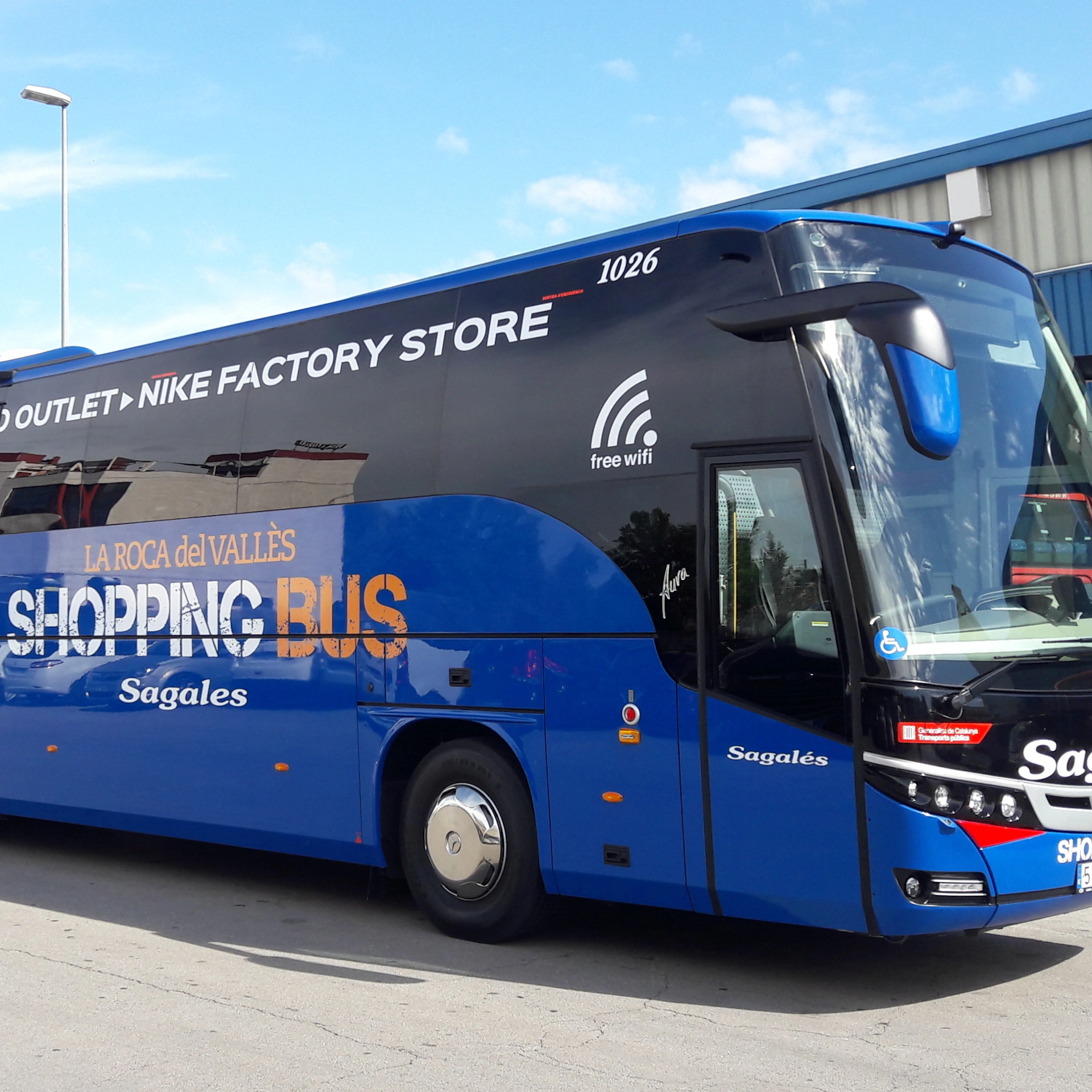 Bus comercial Sagalés a La Roca Village