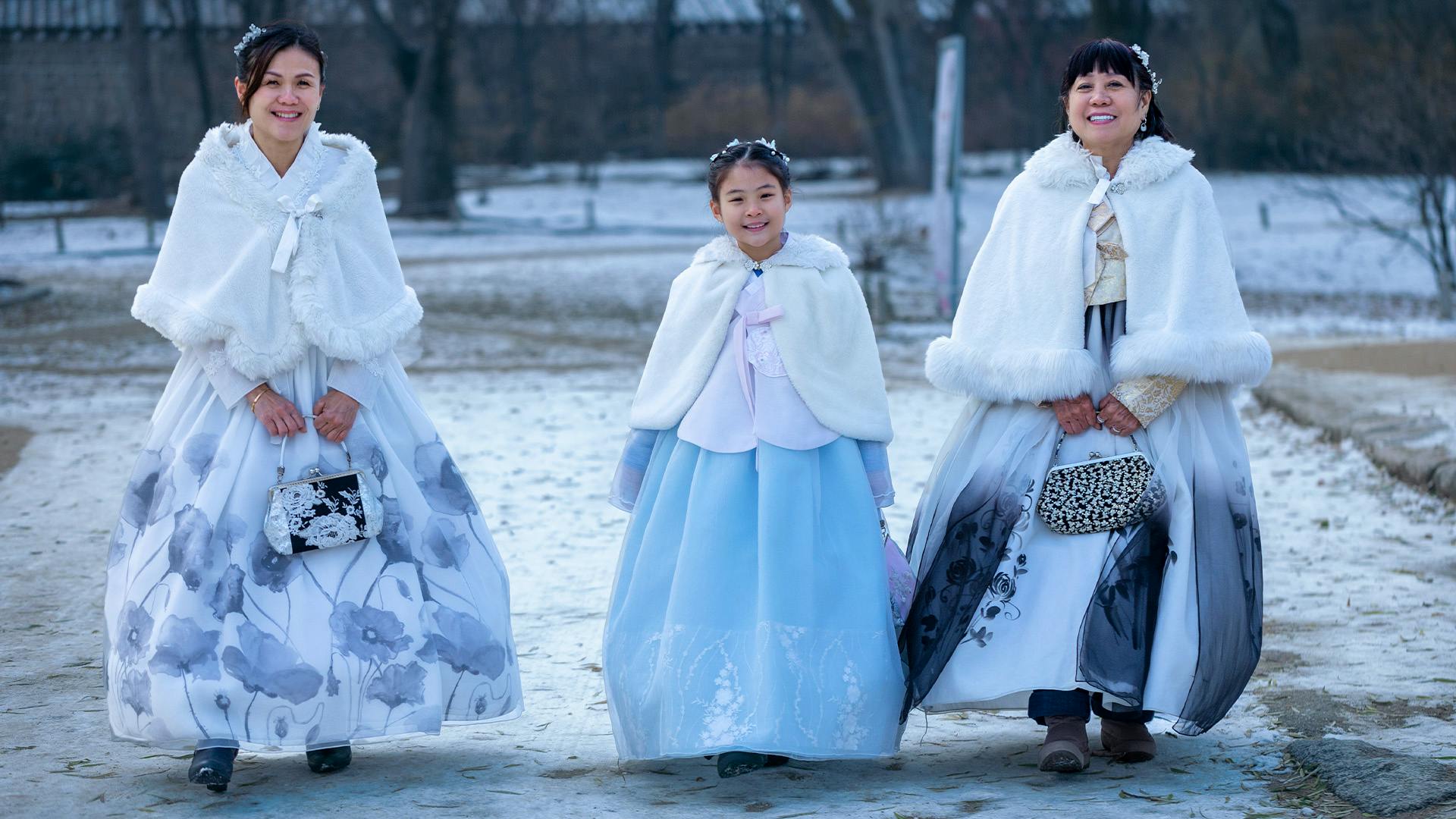 Daehan Hanbok: Gyeongbokgung Hanbok Rental & Photoshoot Experience - Photo 22