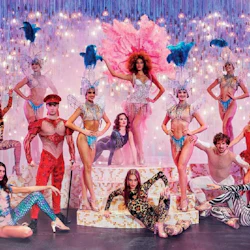 Paradis Latin: Cabaret Show