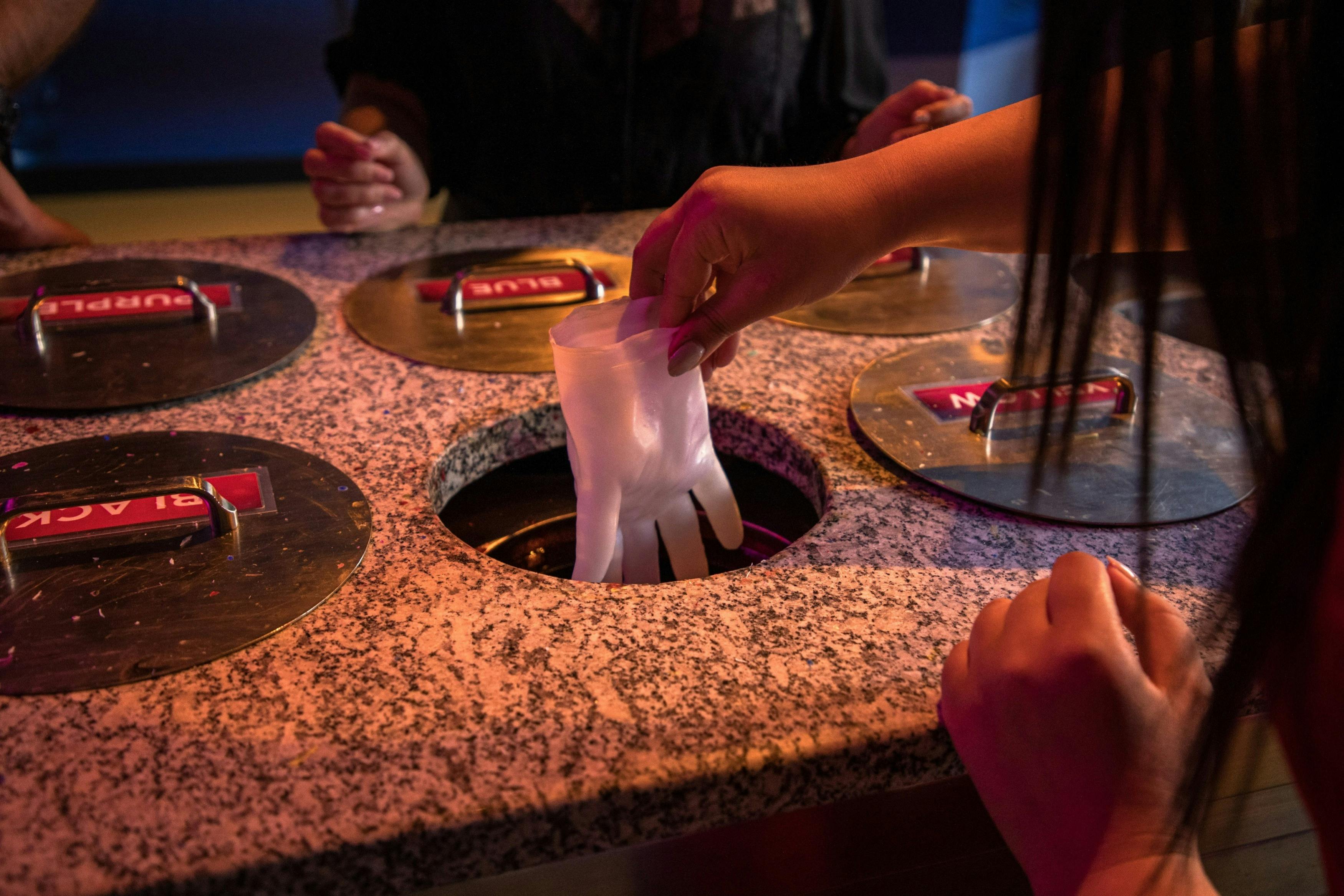 Madame Tussauds Dubai Γενική Είσοδος + Wax Hands Combo