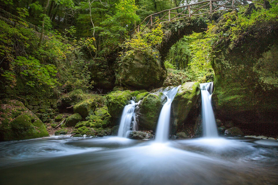 Schiessentümpel waterfall, Nature & Castle