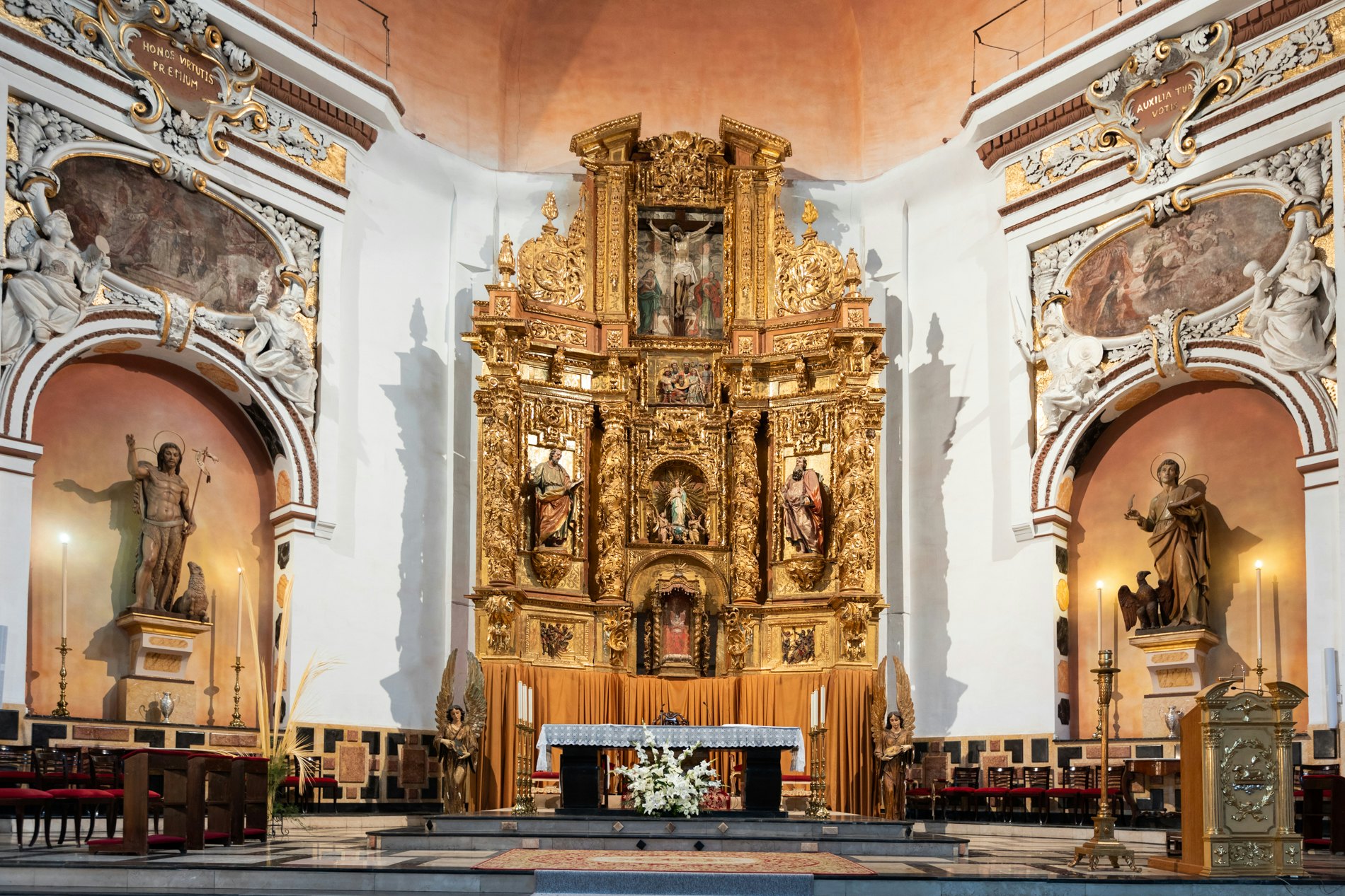 Uma Vista Da Histórica Igreja De Santos Juanes, Também Conhecida Como  Iglesia De Los Santos Juanes, Na Cidade De Valência, Na Espanha. Foto  Royalty Free, Gravuras, Imagens e Banco de fotografias. Image