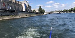 Pendelboot op de rivier