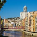 Pastelkleurige huizen in Girona
