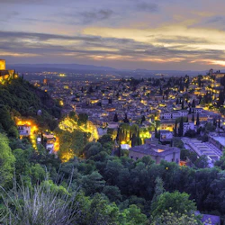 Alhambra: Guided Night Tour + City Pass