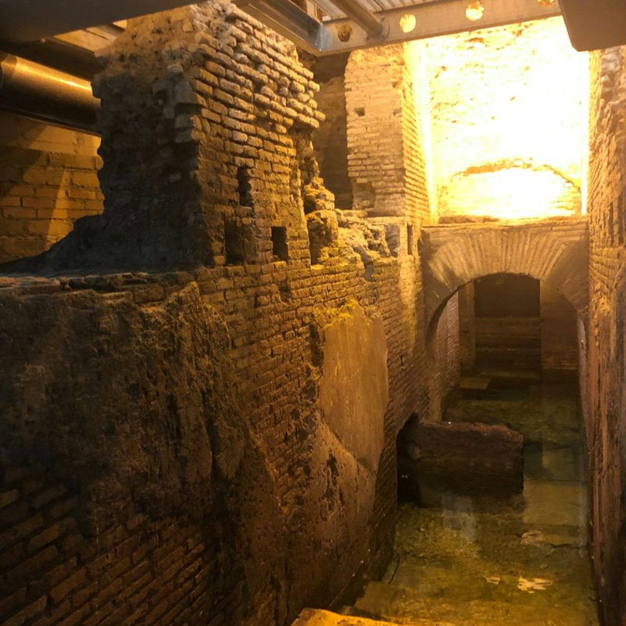 Distrito de Trevi Subterráneo: Pequeña Domus del Acueducto - Alojamientos en Roma