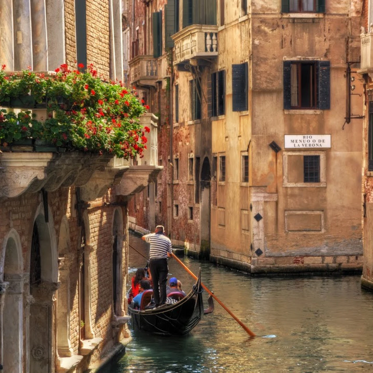 Venice: Gondola Ride with Live Commentary in Venice β Tiqets