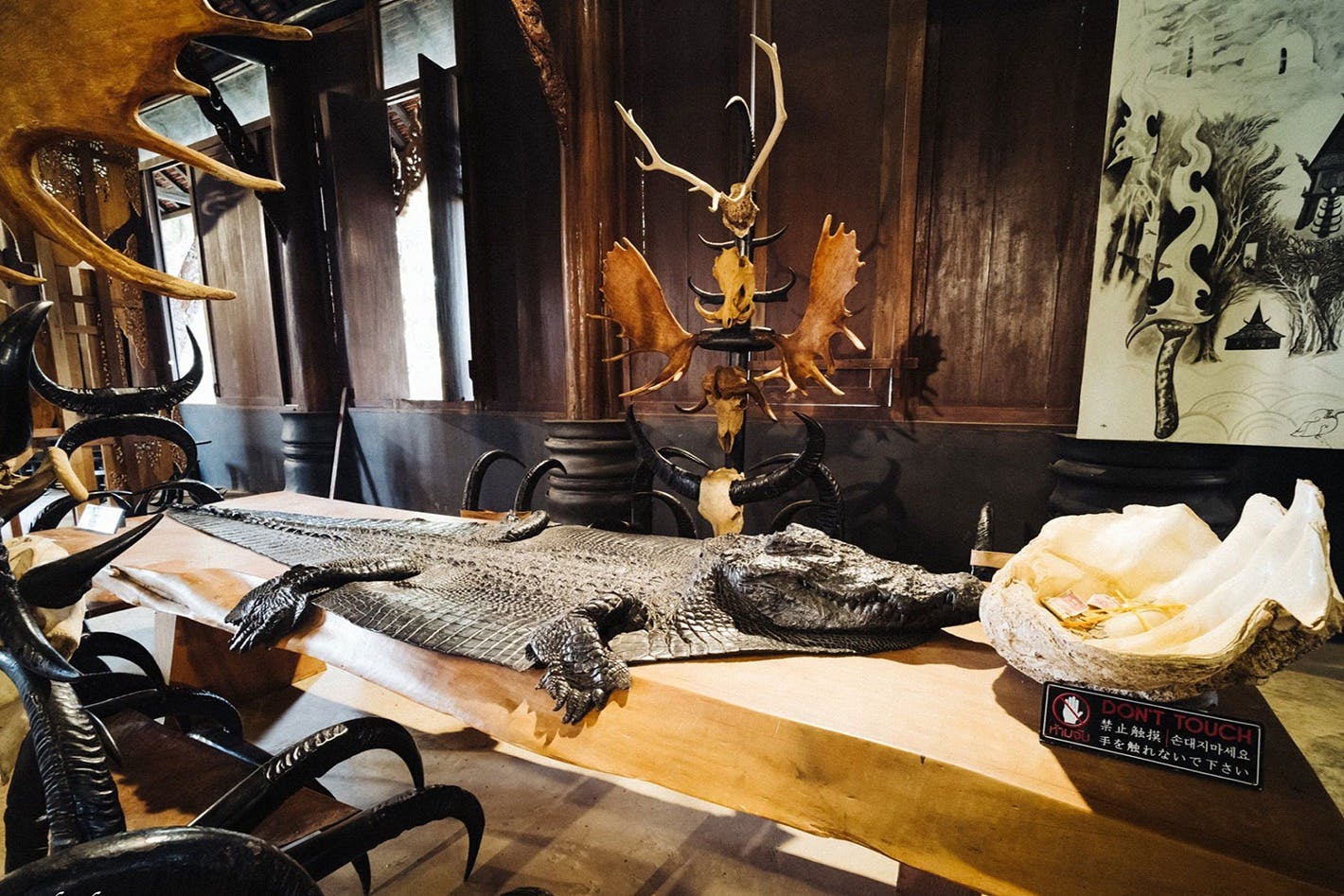 黑屋（ Black House ）或班水坝（ Baan Dam